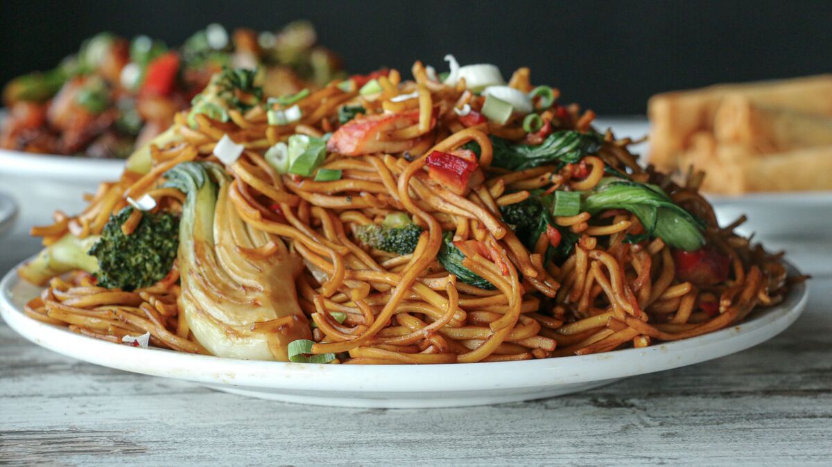 Csirkés Chow Mein recept a legjobb Chow Mein mártással!